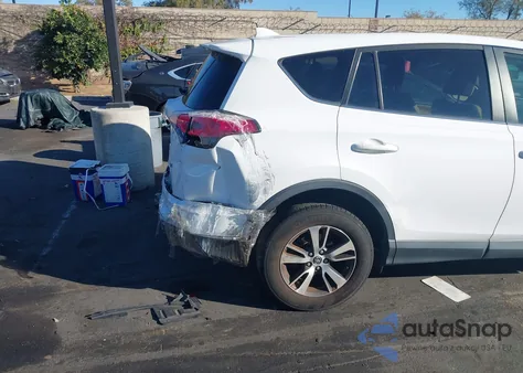 2017 Toyota Rav4 Xle z USA, uszkodzony, nr VIN JTMWFREV5HJ143436